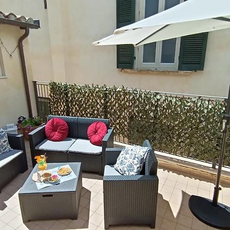 Cozy House Con Corte Privata In Centro Storico Aq 拉奎拉 外观 照片