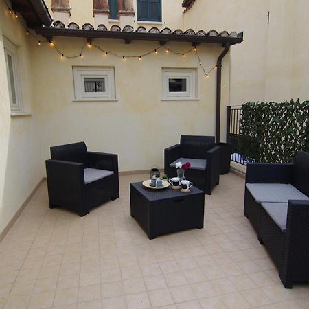 Cozy House Con Corte Privata In Centro Storico Aq 拉奎拉 外观 照片
