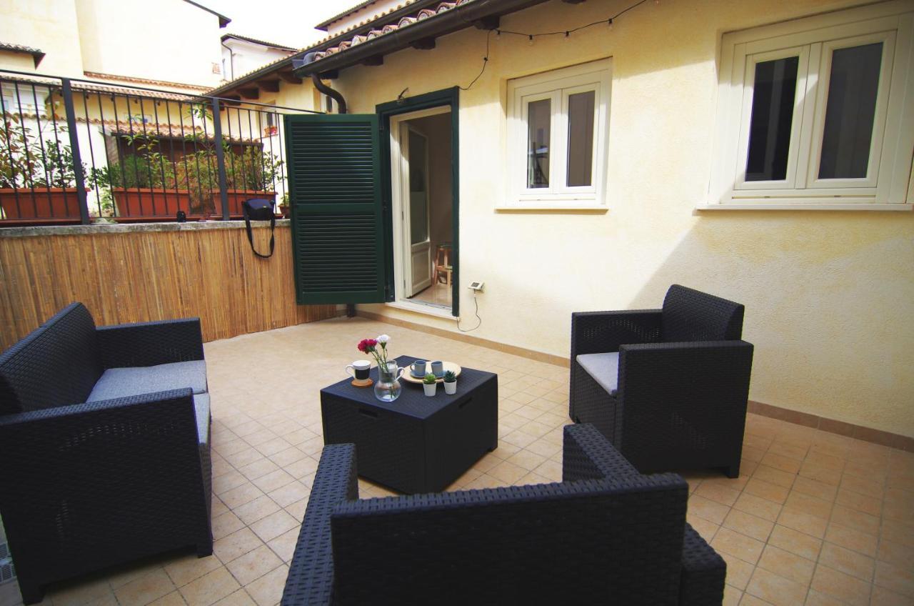 Cozy House Con Corte Privata In Centro Storico Aq 拉奎拉 外观 照片