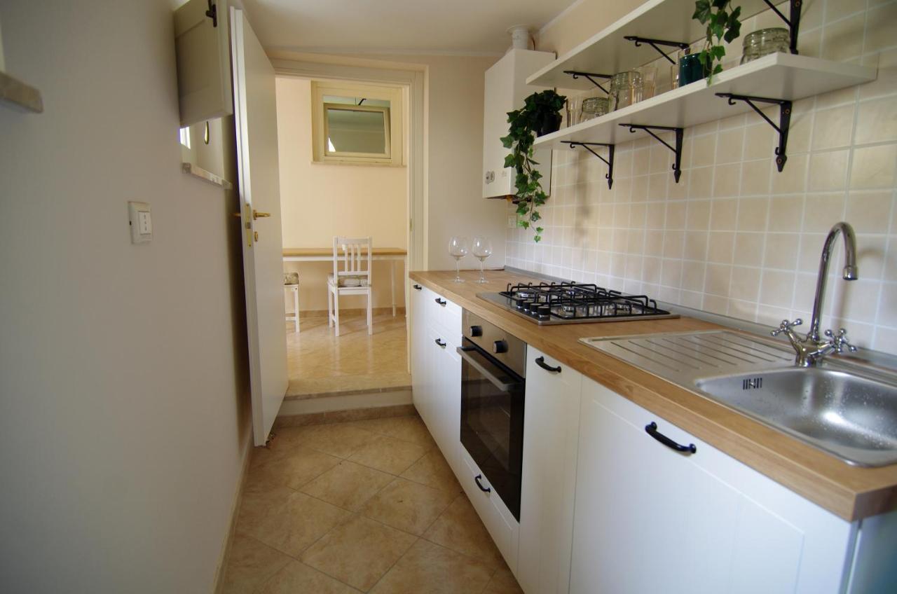 Cozy House Con Corte Privata In Centro Storico Aq 拉奎拉 外观 照片