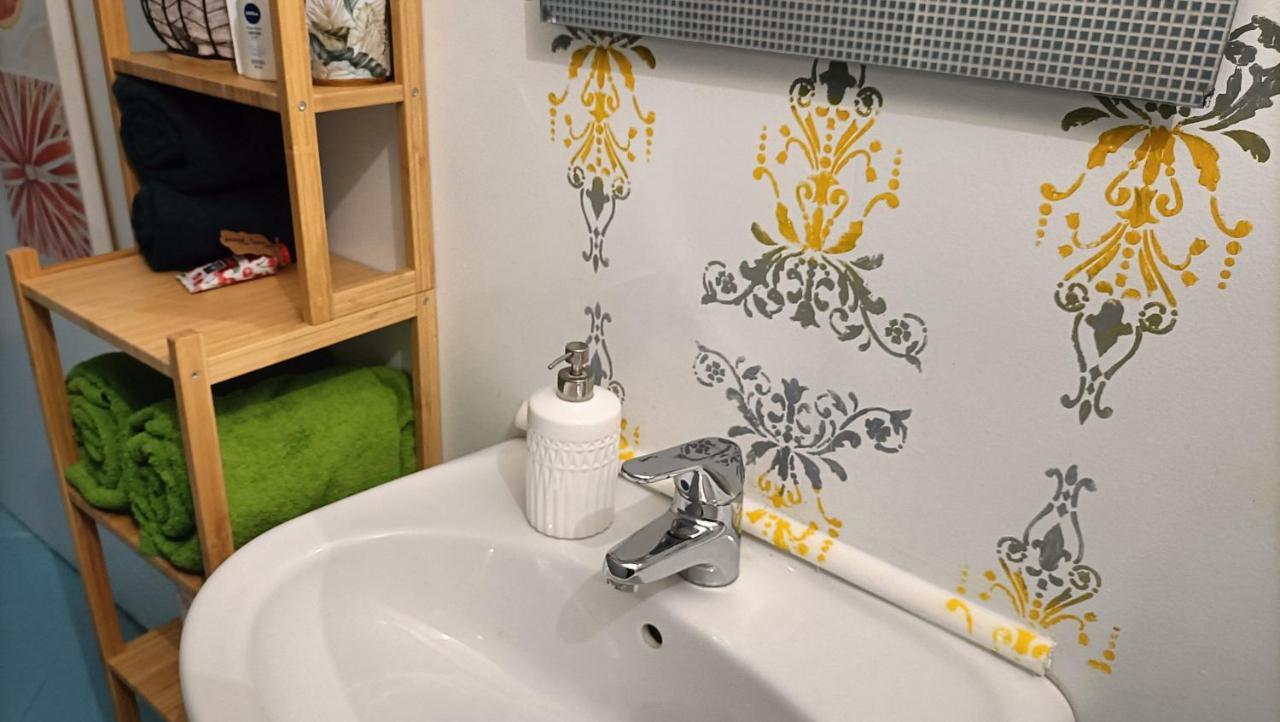 Cozy House Con Corte Privata In Centro Storico Aq 拉奎拉 外观 照片