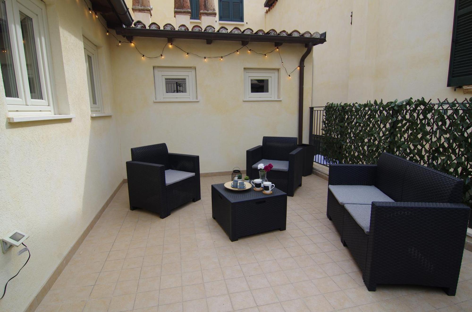 Cozy House Con Corte Privata In Centro Storico Aq 拉奎拉 外观 照片